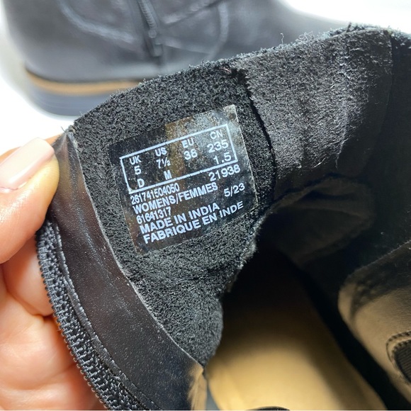 CLARKS Women's Camzin Loop Buckled Black Leather Booties Size 7.5 - Picture 15 of 16